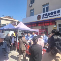 民警趕大集，宣傳零距離